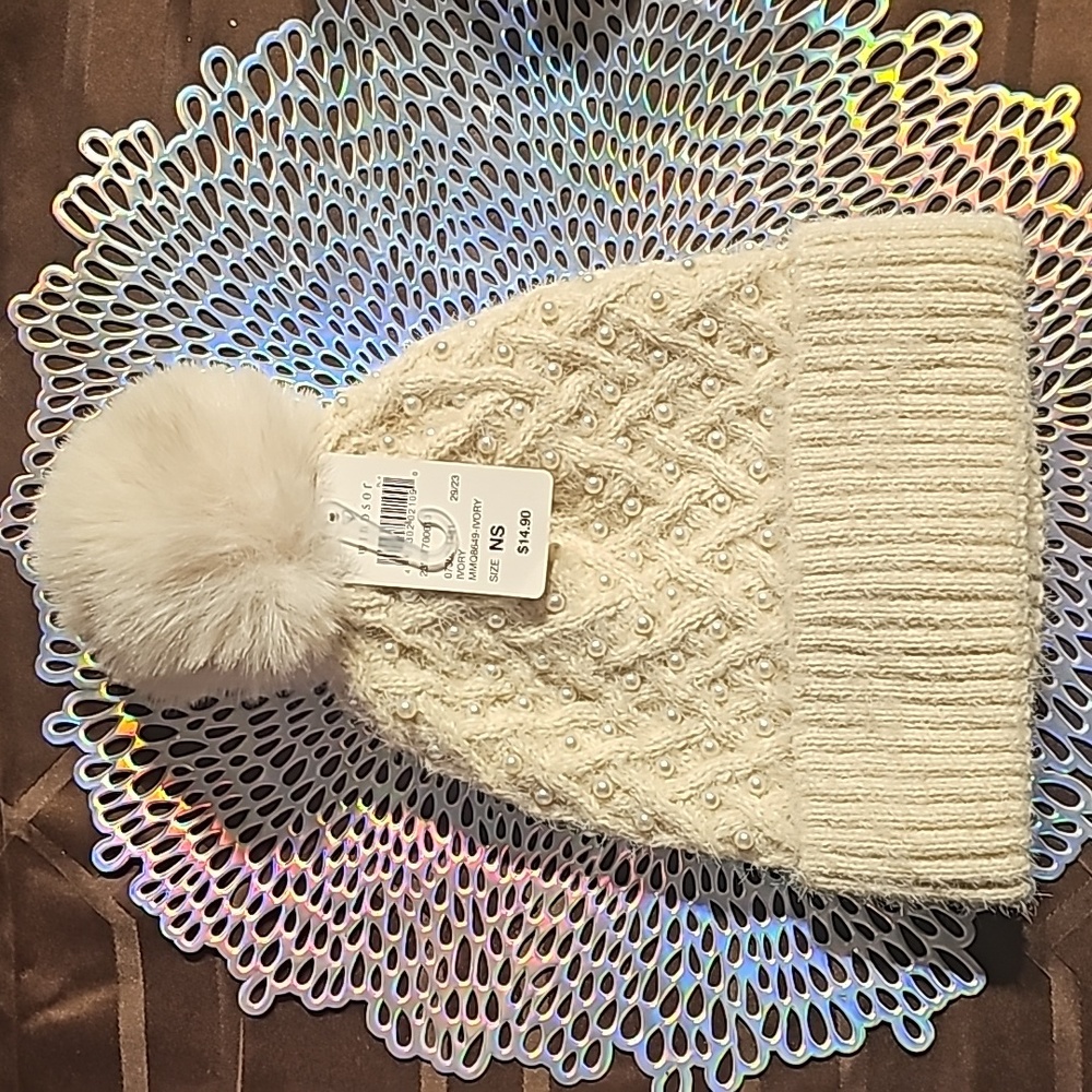 PEARL POM POM HAT